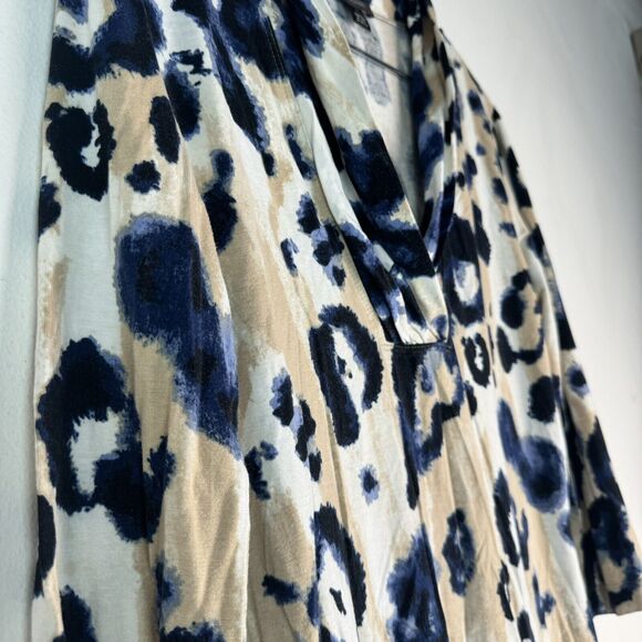 St. John's Shirt Women's Sz M Beige Blue Animal Print Long Sleeve Stretch Knit - Picture 5 of 13